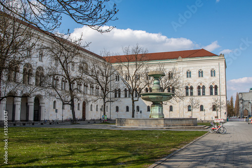 Impressionen Draußen in der Ausgangsbeschränkung Corona Virus in München