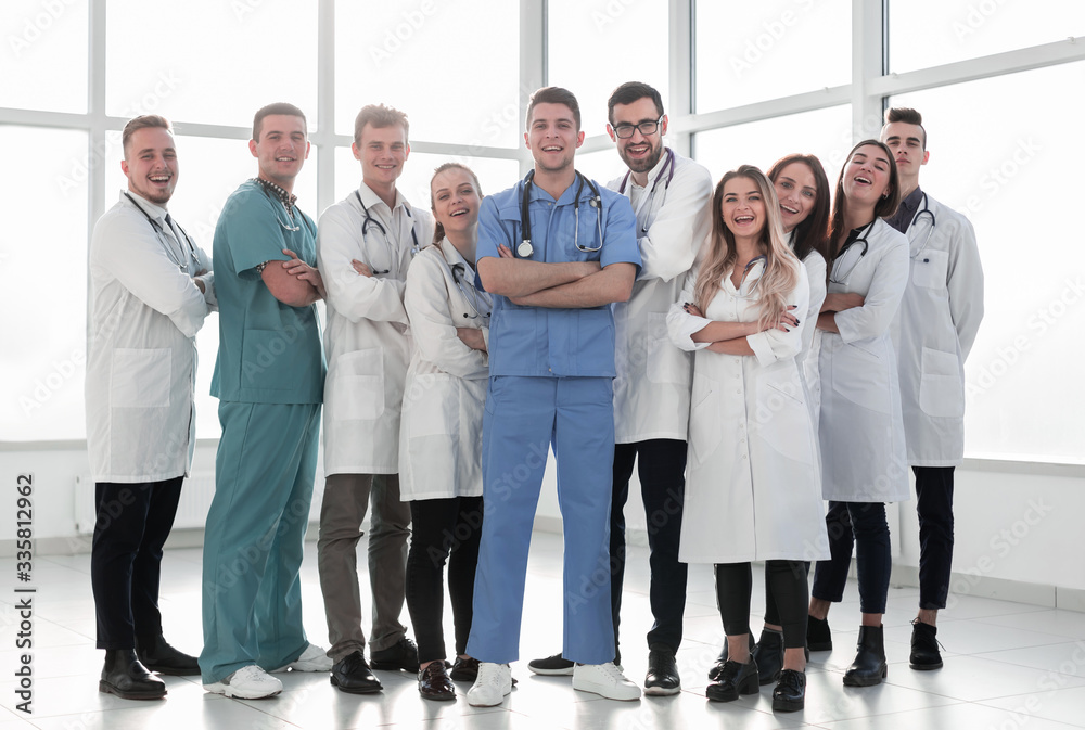 Fototapeta premium in full growth. group of medical professionals standing together