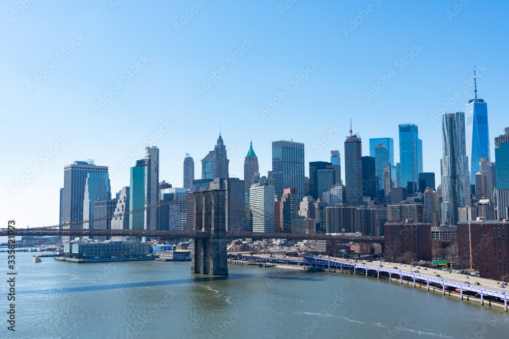 Fototapeta premium The Brooklyn Bridge and the Lower Manhattan New York City Skyline along the East River