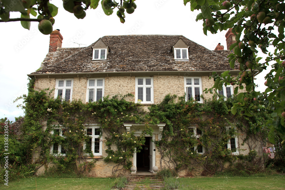 Φωτογραφία Oxfordshire (England), UK - August 05, 2015: Buscot Manor Bed & Breakfast, Oxfordshire, England, United Kingdom