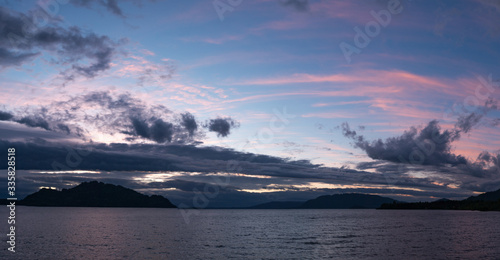 Coucher de soleil à Pucón (Chili)