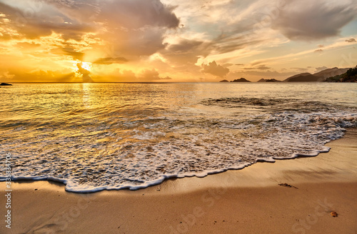Fototapeta Naklejka Na Ścianę i Meble -  Beautiful sunset at Seychelles beach