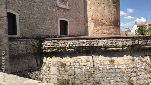 Castello Pirro del Balzo di Venosa del 1470 con quattro torri tonde e fossato sito in Venosa in Basilicata Italia del Sud