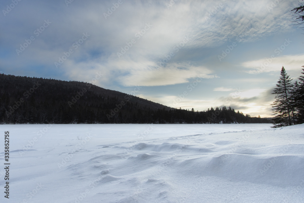 Le lac gelé