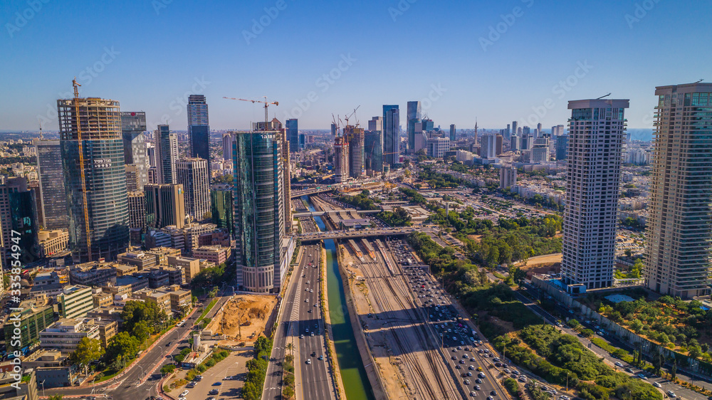 Fototapeta premium Widok z lotu ptaka na centrum miasta Tel Awiw-Ramat Gan