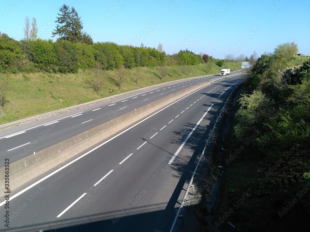 Fototapeta premium Voie express au sud de Lyon ou D301 appelée Boulevard Urbain Sud - Département du Rhône - France