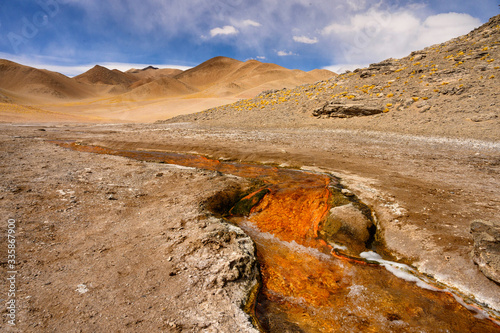 Sources d'eau chaude au Volcan Galan photo