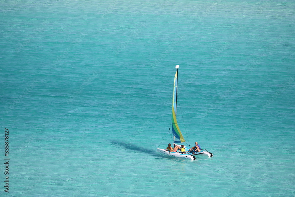 Naklejka premium boat on the sea