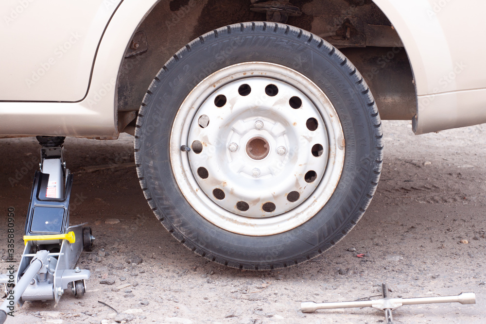 replacement of wheels on the car.Lifting the car with a Jack replacement of wheels on the car.Lifting the car with a Jack