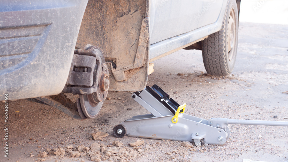 replacement of wheels on the car.Lifting the car with a Jack replacement of wheels on the car.Lifting the car with a Jack