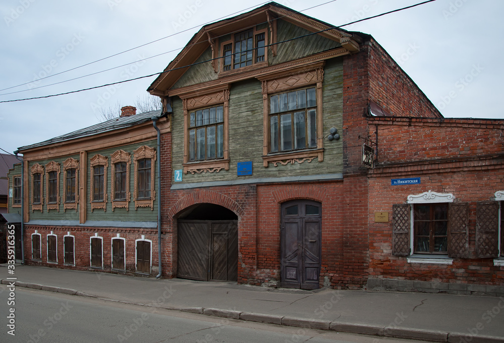 The design of the original Windows in Russian architecture