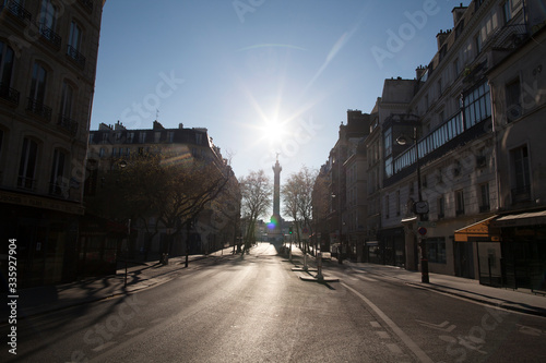 rue de paris arrivant place de la Bastille, sans personne, sans circulation pendant le confinement du au Coronavirus