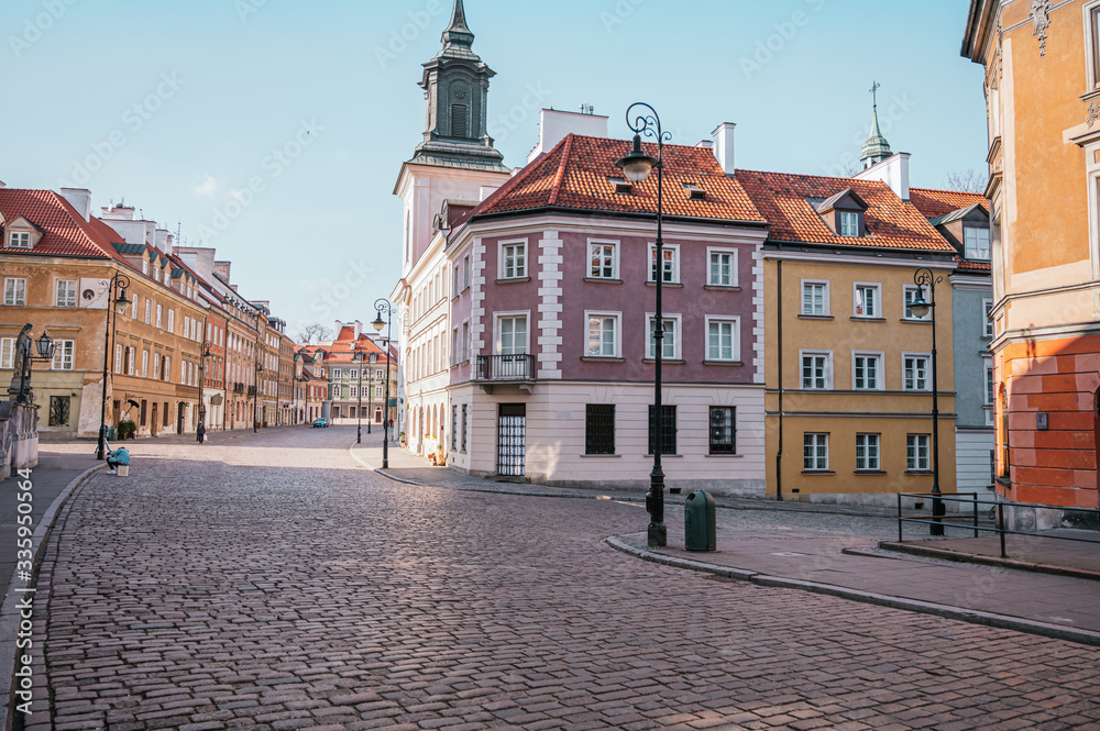 Obraz premium Street in the old town of Warsaw. Street without people with colorful buildings of the old town