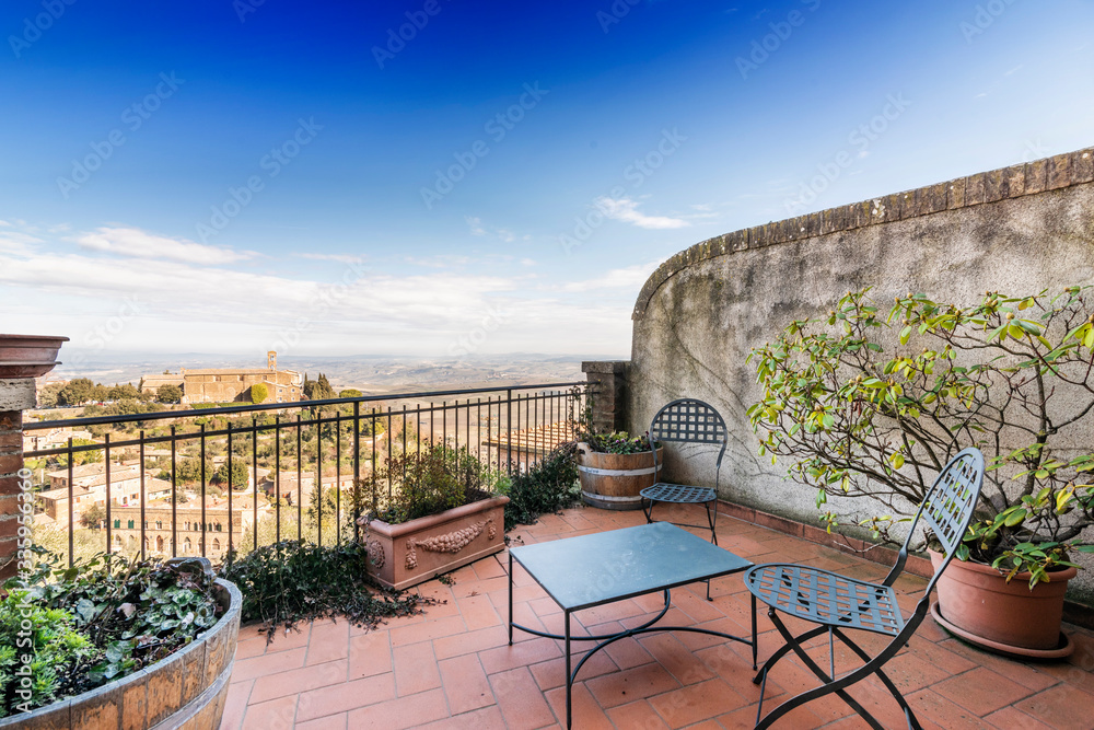 Obraz premium Montalcino, Toskania, Włochy, krajobraz z okna