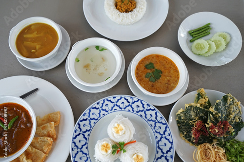 Thai Vermicelli rice noodle served with sweet and sour peanut sauce, deep fried wild betal leafbush, Stir fry pork with spicy southern Thai style paste, Stew beef curry with crispy Roti