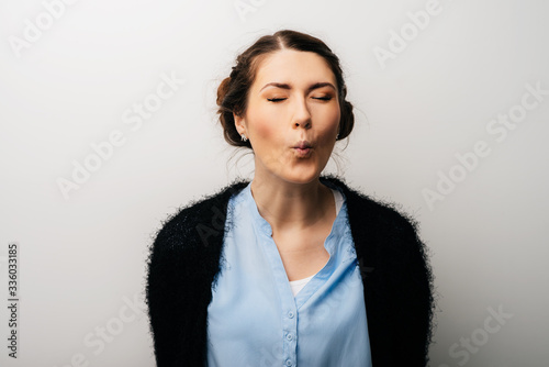 Φωτογραφία girl making a kiss