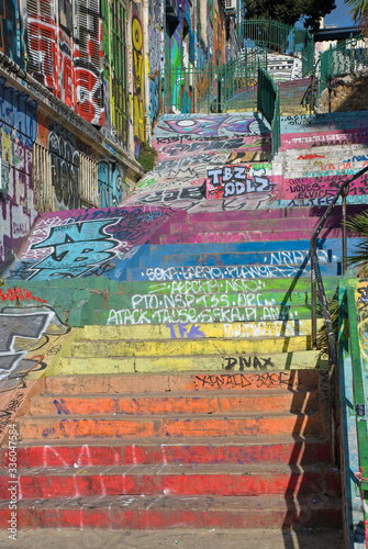 Marseille, Treppe mit bunten Stufen am Cours Julien