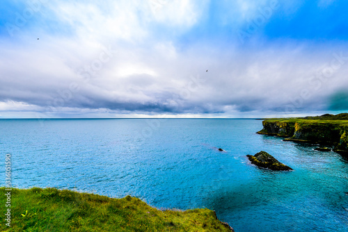 Fototapeta Naklejka Na Ścianę i Meble -  Beautiful rugged Iceland coast seascape