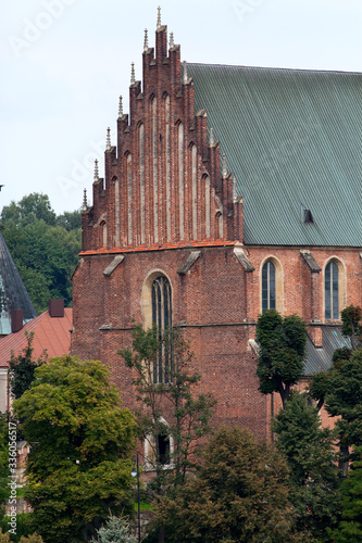 Biecz - Fasada Kościóła pod wezwaniem Bożego Ciała
pozostałość zabudowy średniowiecznego miasta photo