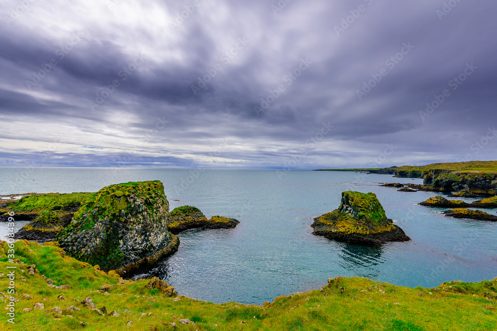 Obraz premium Beautiful rugged Iceland Fjord seascape