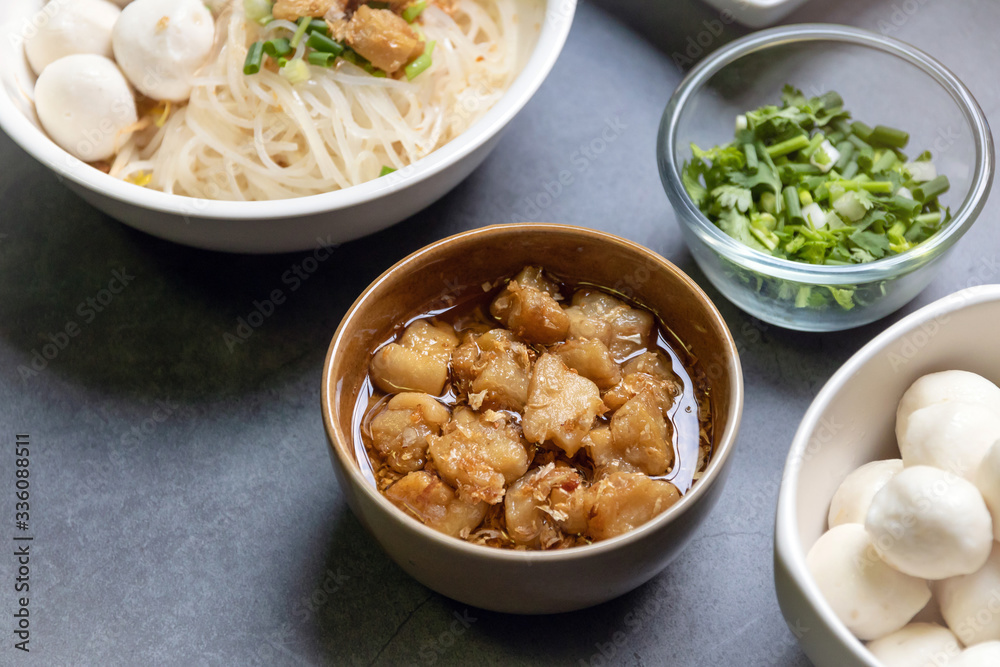 Garlic cracklings with lard; good and delicious oil for noodle. Garlic cracklings with lard; good and delicious oil for noodle.