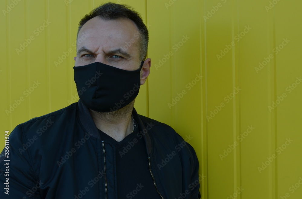 man mask , mask koronavirus , maska koronawirus , maseczka antysmogowa , człowiek w masce ,człowiek , koronawirus , maska czarna , czarna mzseczka man mask , mask koronavirus , maska koronawirus , maseczka antysmogowa , człowiek w masce ,człowiek , koronawirus , maska czarna , czarna mzseczka