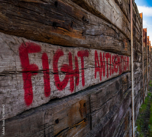 Tableau sur toile Red text against antisemitism