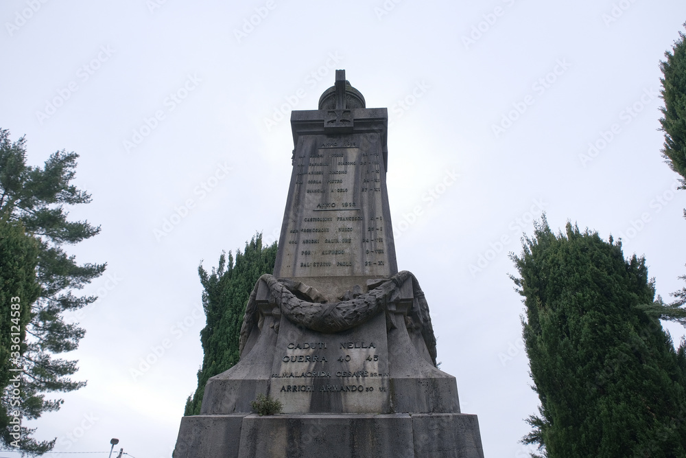 Monumento ai caduti di Casnate a Casnate con Bernate, in provincia di Como.