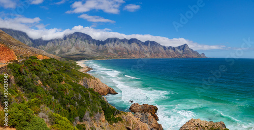 Canvastavla The glorious Clarence Drive between Gordon's Bay and Rooi Els