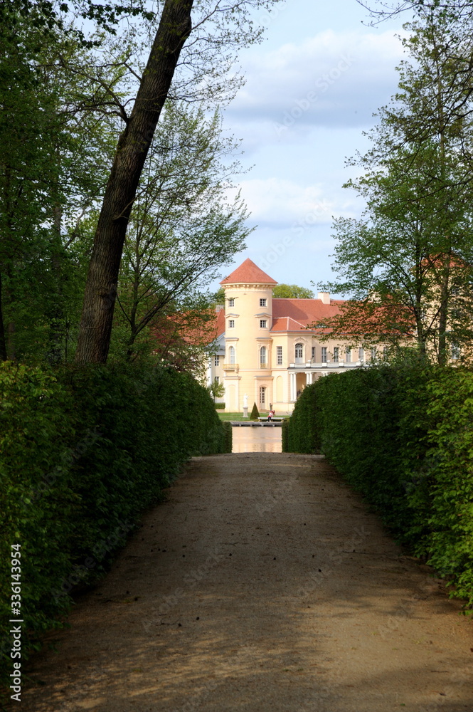 Fototapeta premium Schloss Rheinsberg, Hauptallee