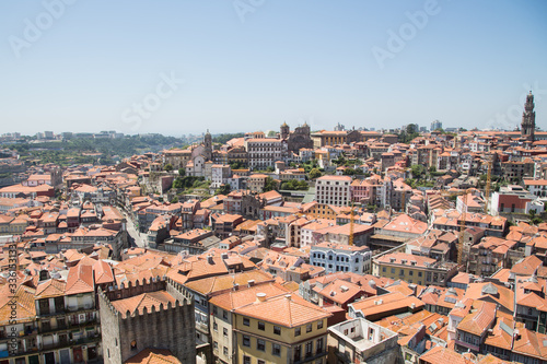 Porto, Portugal: Blick auf das Altstadt Viertel Ribeira mit Kirchen und Museen 