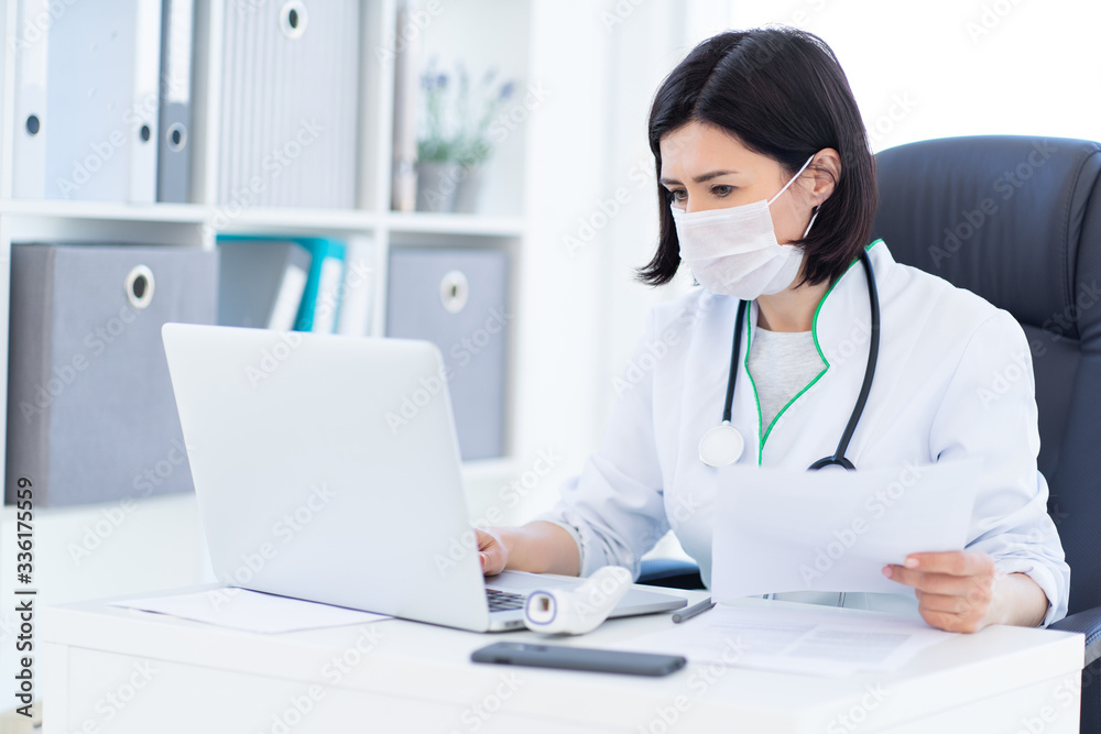 Doctor working in clinic during epidemia