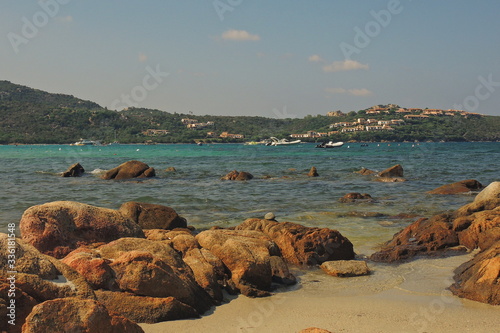 isole calde scogli e sabbia mare cristallino