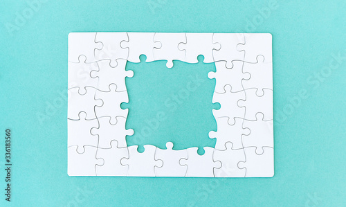 Bild auf Leinwand Unfinished jigsaw puzzle on blue background