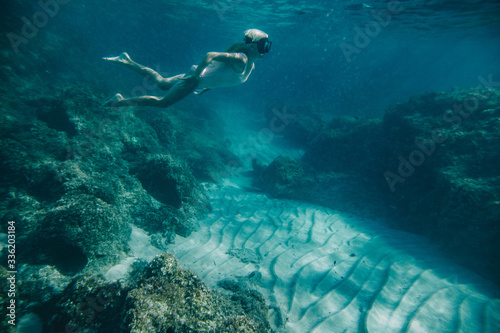 Wallpaper Mural Diving child Torontodigital.ca