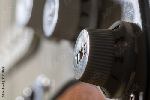 Bilde på lerret Tone potentiometer on an electric guitar in macro