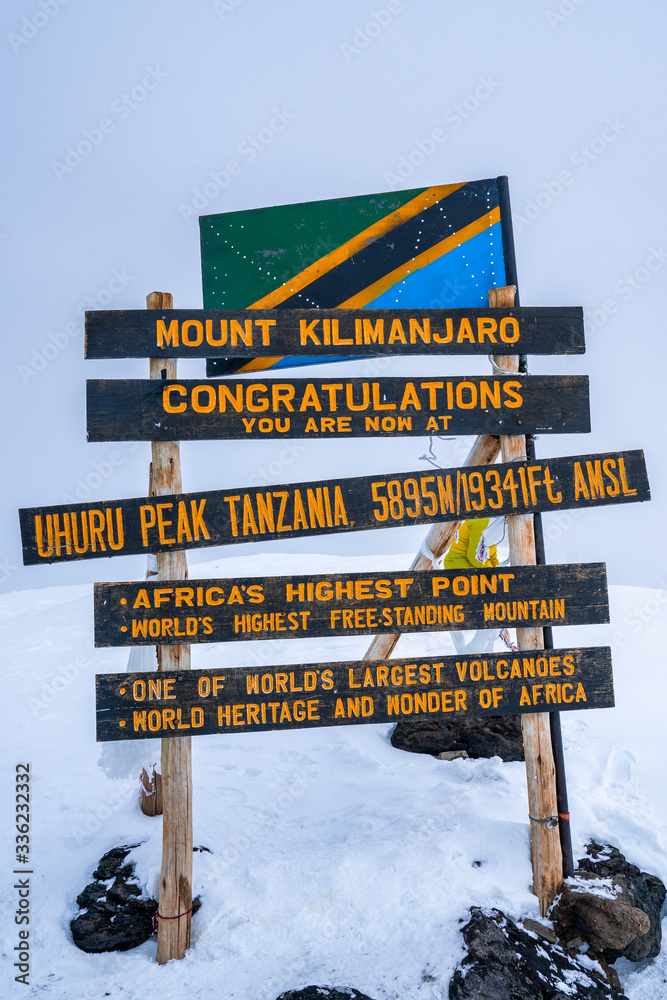 Φωτογραφία Uhuru peak sign, Mt.Kilimanjaro, the top of Africa, Tanzania