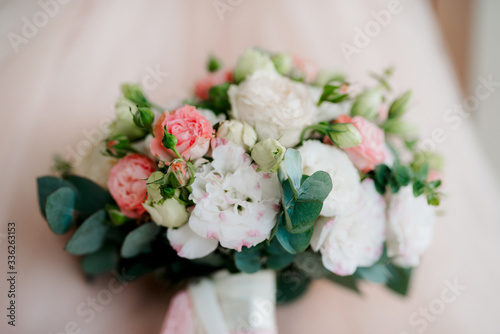 Fototapeta Naklejka Na Ścianę i Meble -  elegant wedding bouquet of fresh natural flowers