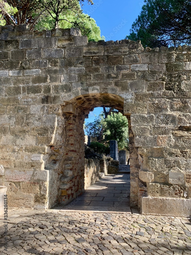 Uma passagem no Castelo de São Jorge