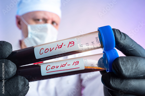 Covid. The doctor shows tes...