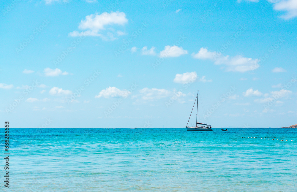Obraz premium Beautiful sea with boat and blue sky, Summer and relax time concept