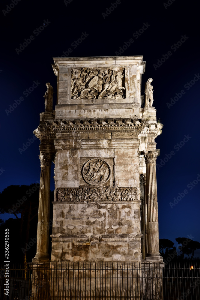 Fototapeta premium ancient roman column