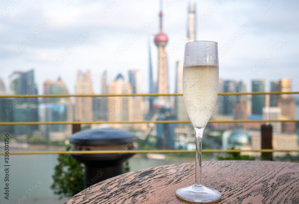 Obraz premium glass of champagne in the blurred background of Shanghai