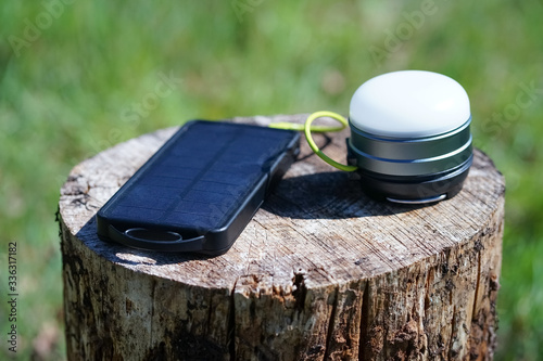 Foto USB Camping Light, With Solar Charger Outdoors in Forest