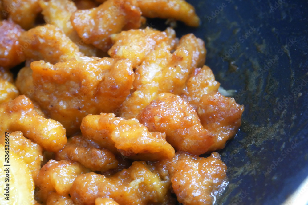 Chicken meat cut into small pieces and wrapped in egg flour mixture. Put into the hot pan. It is fried using hot cooking oil until cooked and crunchy. Added with orange as a seasoning.