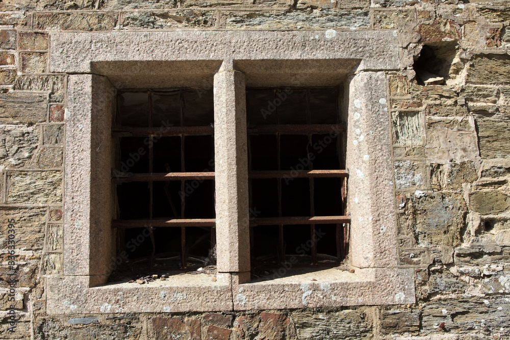 Φωτογραφία Bodmin (England), UK - August 20, 2015: Bodmin Jail Naval Prison outside view of windows, Cornwall, England, United Kingdom