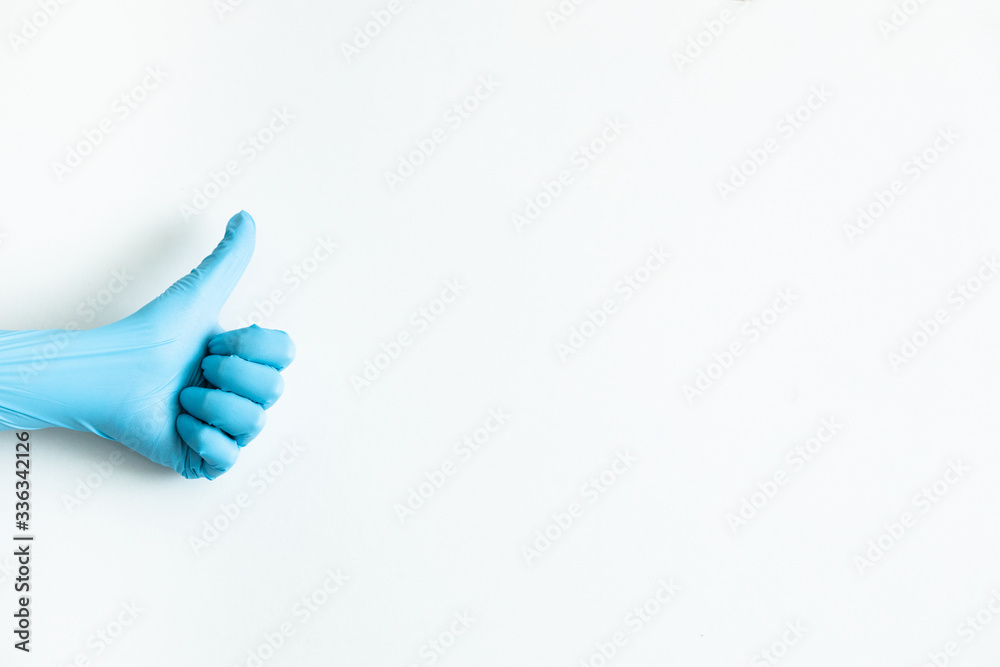 Код стоковой фотографии без лицензионных платежей: 1695500611
Blue medical gloves on the white background. Coronavirus rules .
