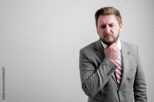 Portrait of business man wearing business clothes gesturing joint pain © Cipri Suciu 