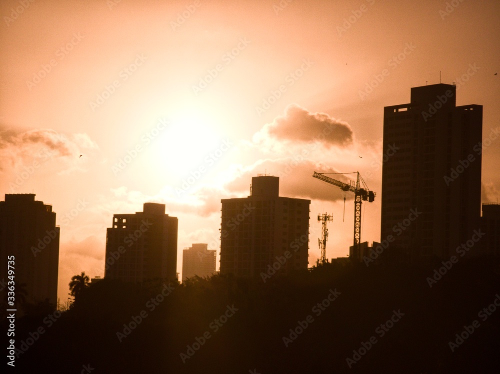 Naklejka premium sunset over city