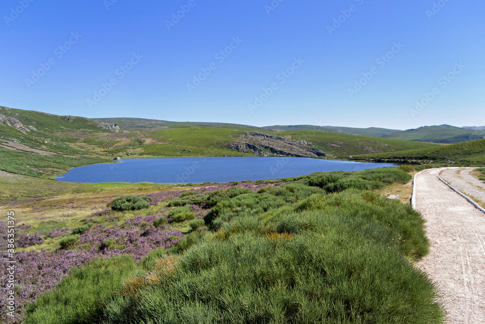 Lago de Sanabria y San Martín de Castañeda